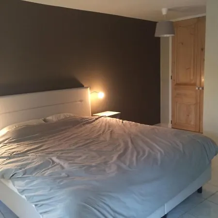 Flaugies Semesterbostad Flaux